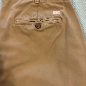 IZOD Saltwater Chino’s. Flat Front